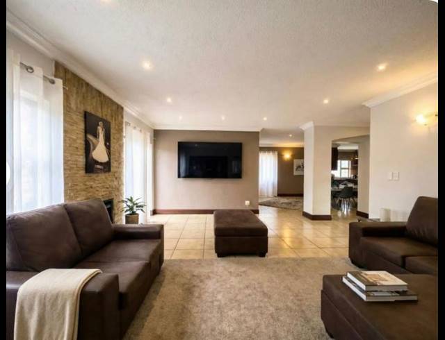 4 BEDROOM HOUSE FOR SALE IN ZAMBEZI COUNTRY ESTATE